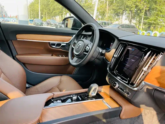 Volvo S90 — Фото автомобиля 22
