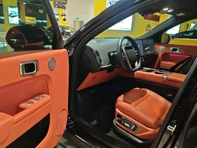 Li Auto L7 — Фото автомобиля 15