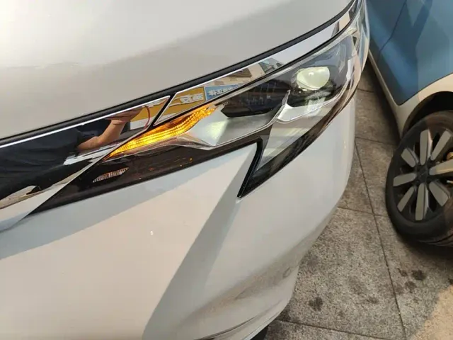 Toyota Sienna — Фото автомобиля 23