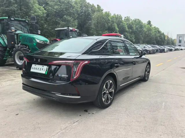 Hongqi E-QM5 — Фото автомобиля 9