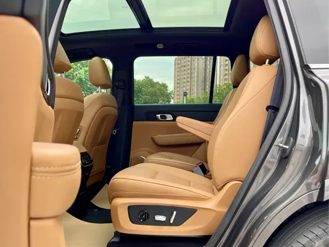 Li Auto ONE — Фото автомобиля 11
