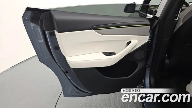 Tesla Model Y — Фото автомобиля 24