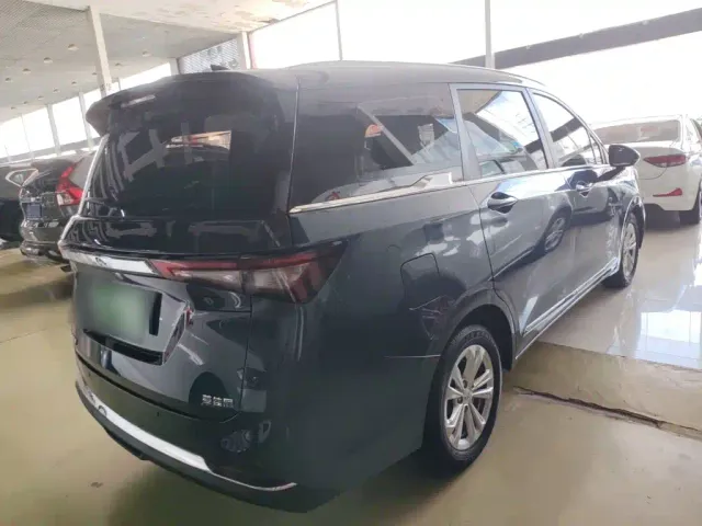 Wuling Jiachen — Фото автомобиля 4