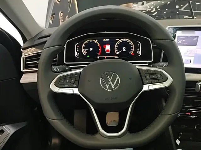Volkswagen Tiguan L — Фото автомобиля 10