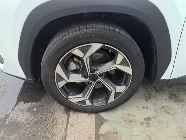 Geely Boyue L — Фото автомобиля 22