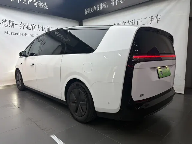 Li Auto MEGA — Фото автомобиля 7