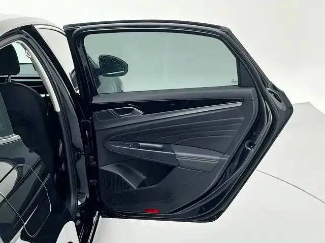 Volkswagen Passat — Фото автомобиля 15