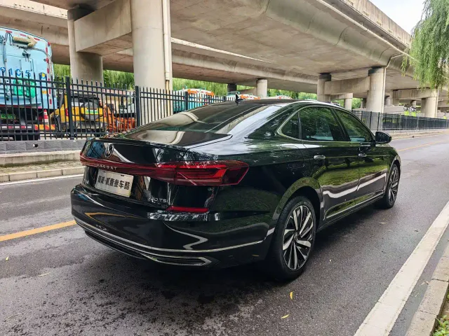 Volkswagen Passat — Фото автомобиля 13