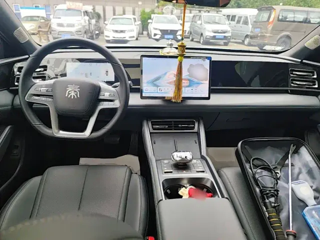 BYD Qin L — Фото автомобиля 9