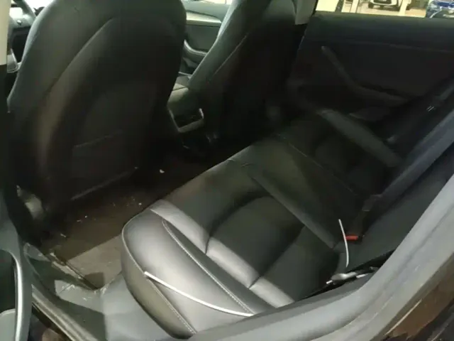 Tesla Model 3 — Фото автомобиля 16
