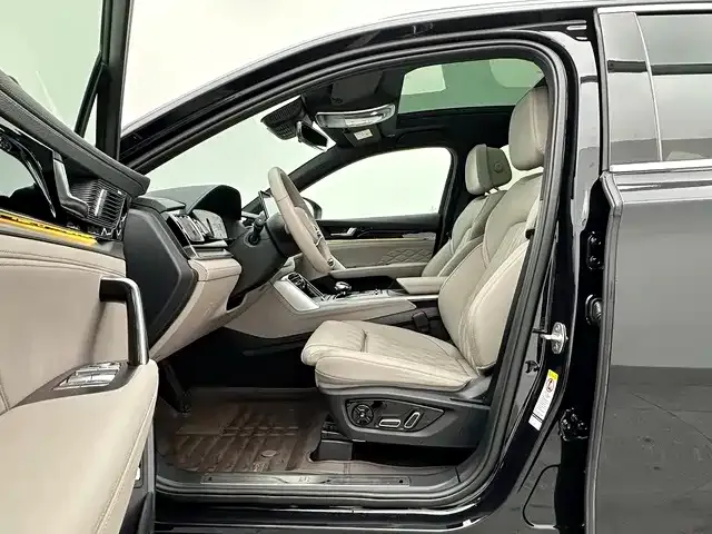 BYD Tang — Фото автомобиля 12