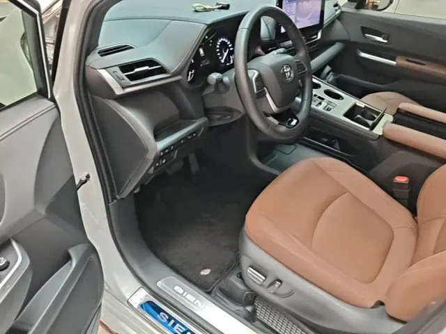 Toyota Sienna — Фото автомобиля 15