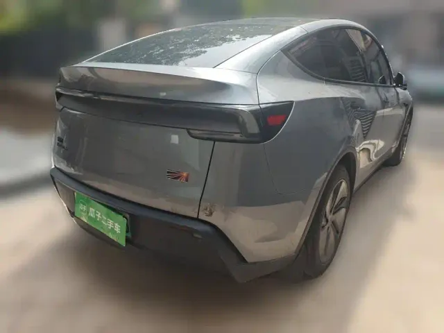 Tesla Model Y — Фото автомобиля 4