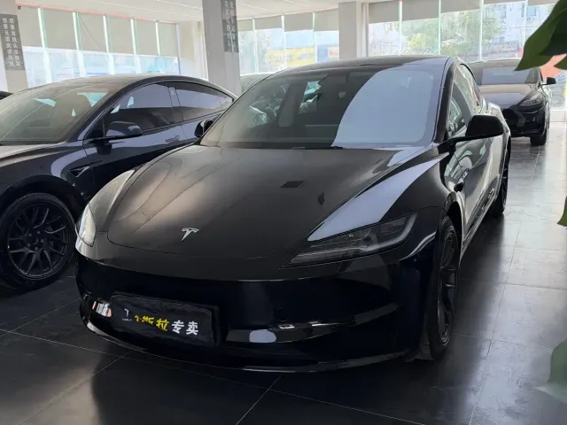 Фотография автомобиля — Tesla Model 3