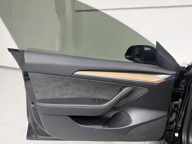 Tesla Model 3 — Фото автомобиля 7