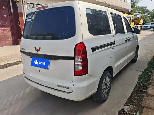 Wuling Hongguang V — Фото автомобиля 3