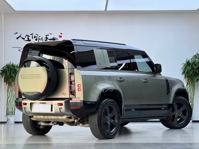 Land Rover Defender — Фото автомобиля 3