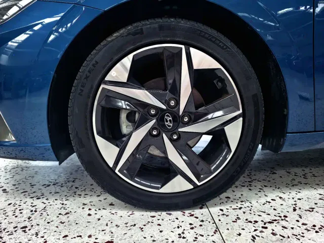 Hyundai Elantra — Фото автомобиля 14