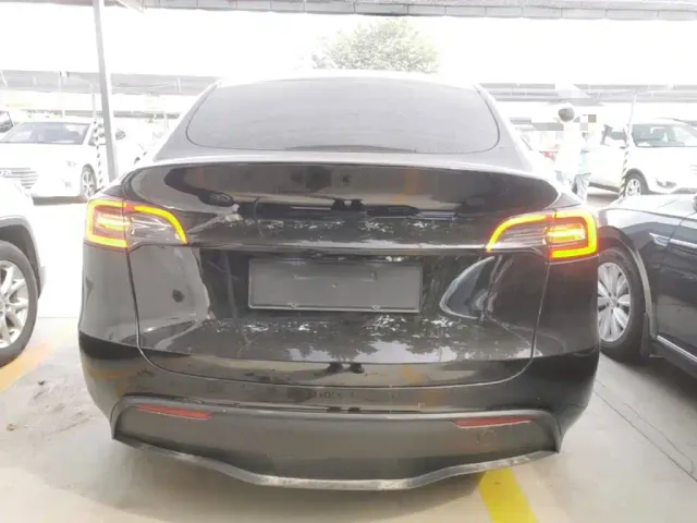 Tesla Model Y — Фото автомобиля 5