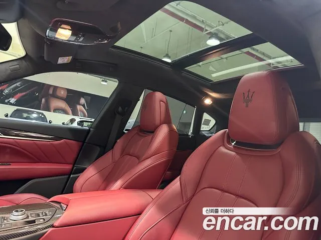 Maserati Levante — Фото автомобиля 10