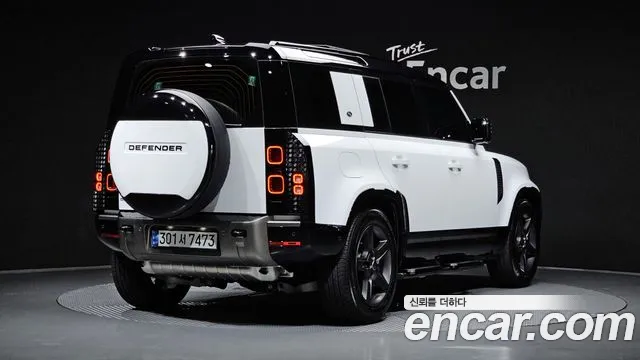 Land Rover Defender — Фото автомобиля 2