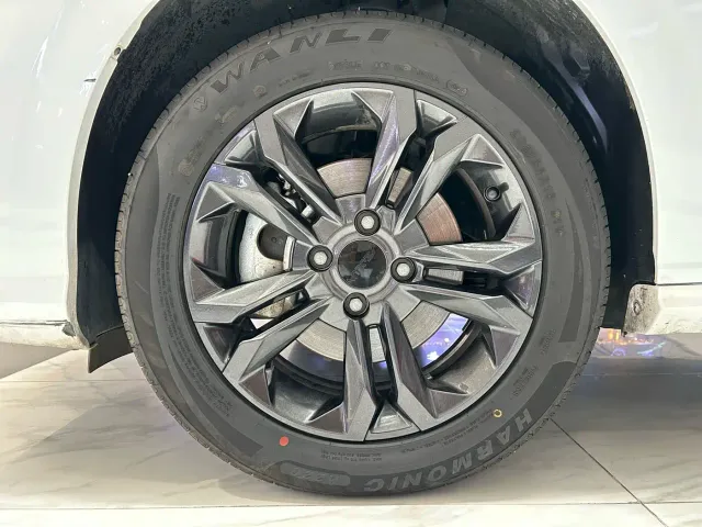 Dongfeng Yixuan — Фото автомобиля 16