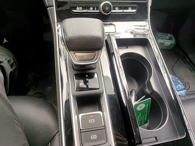 Roewe i6 MAX EV — Фото автомобиля 13