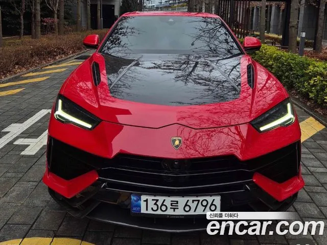 Lamborghini Urus — Фото автомобиля 3