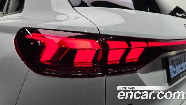 Audi Q6 e-tron — Фото автомобиля 16