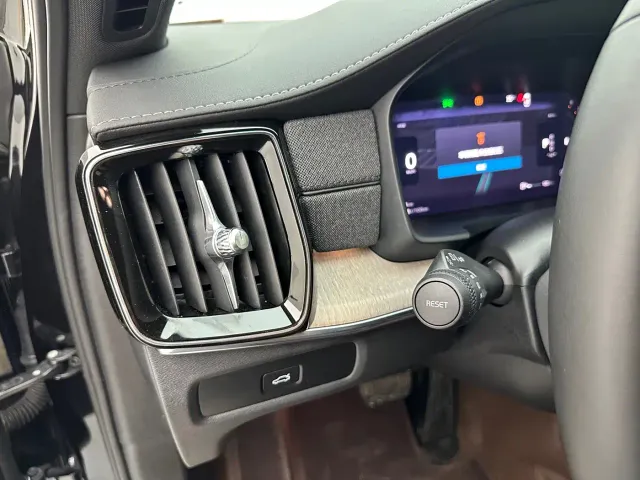 Volvo S90 — Фото автомобиля 30