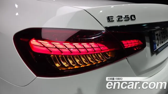 Mercedes-Benz E-Class — Фото автомобиля 15