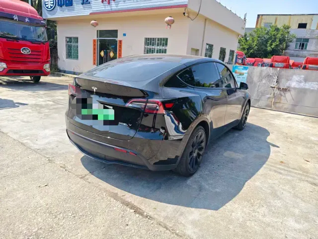 Tesla Model Y — Фото автомобиля 8