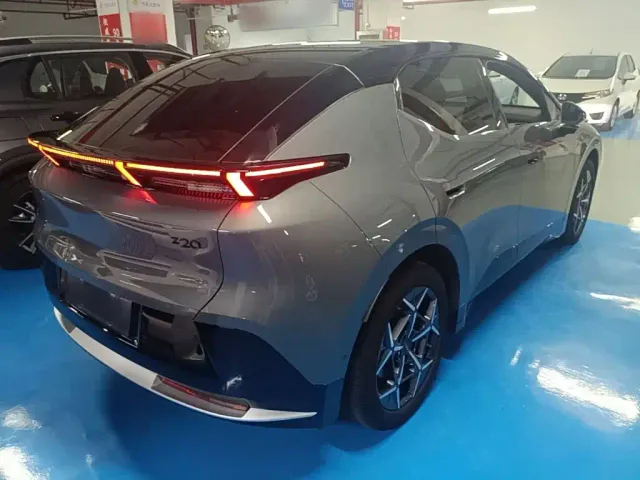 Lynk & Co Z20 — Фото автомобиля 6