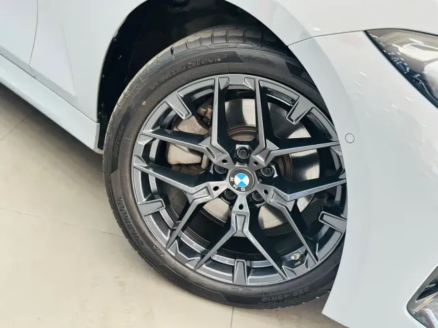 BMW 3 Series — Фото автомобиля 10