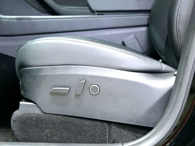 Tesla Model Y — Фото автомобиля 8