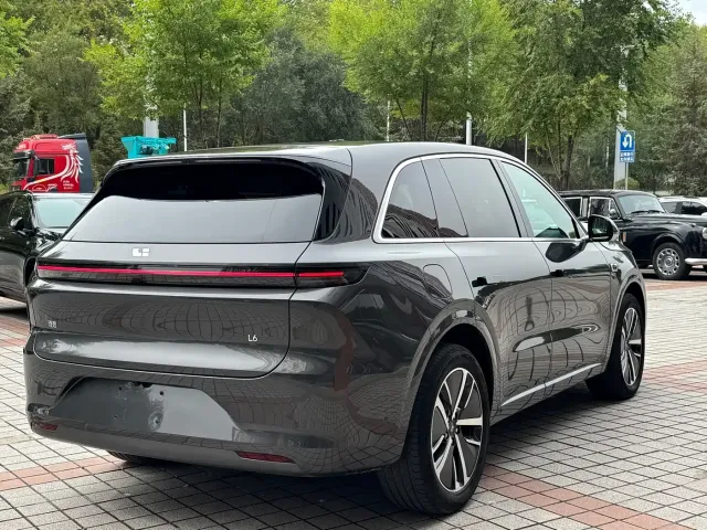 Li Auto L6 — Фото автомобиля 14