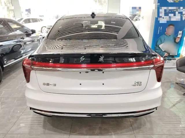 Hongqi H5 — Фото автомобиля 5