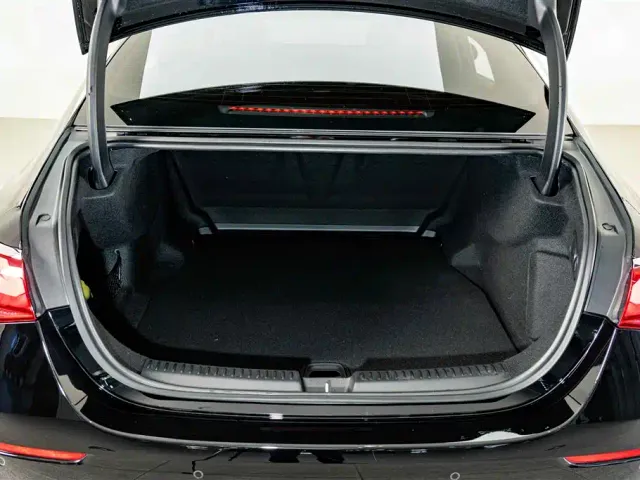 Mercedes-Benz E-Class — Фото автомобиля 23