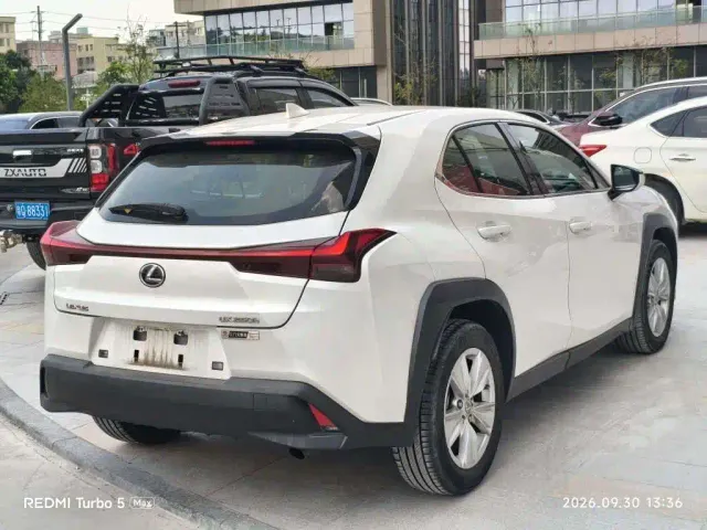 Lexus UX — Фото автомобиля 9