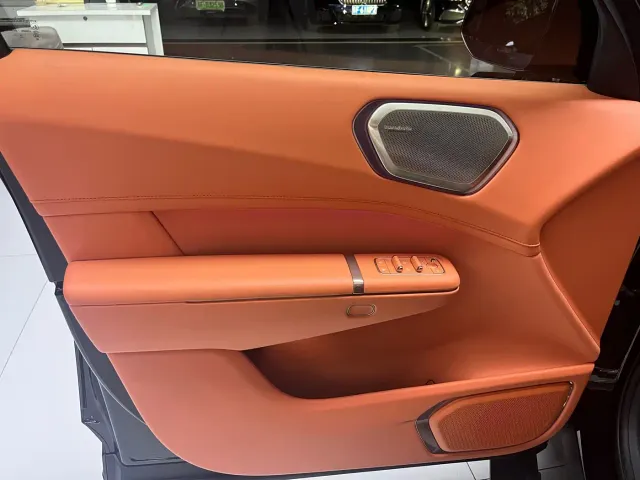 Lynk & Co 900 — Фото автомобиля 6