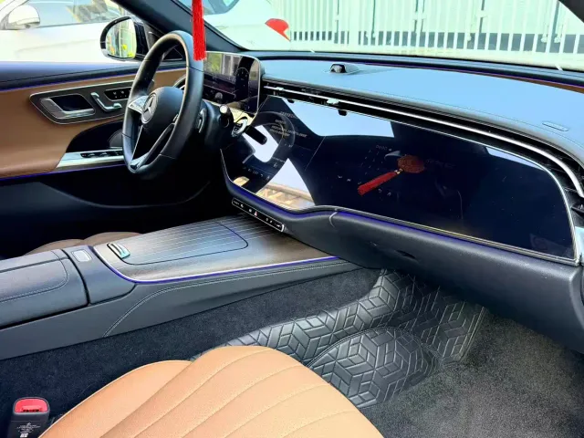 Mercedes-Benz E-Class — Фото автомобиля 4