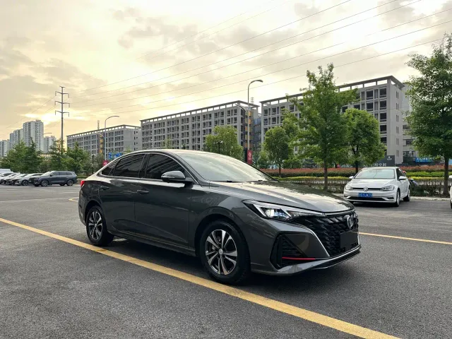 Changan Eado — Фото автомобиля 3
