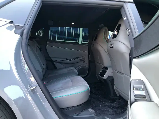 Denza Z9GT — Фото автомобиля 19