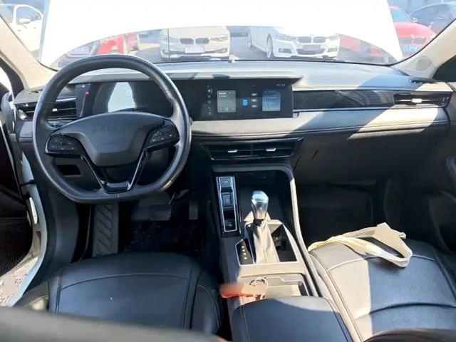 Roewe i5 — Фото автомобиля 9