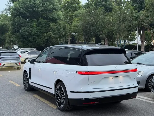 Nio ES8 — Фото автомобиля 7