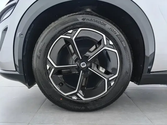 Xiaomi Auto Xiaomi YU7 2025 Extended Range RWD Edition — Фото автомобиля 17