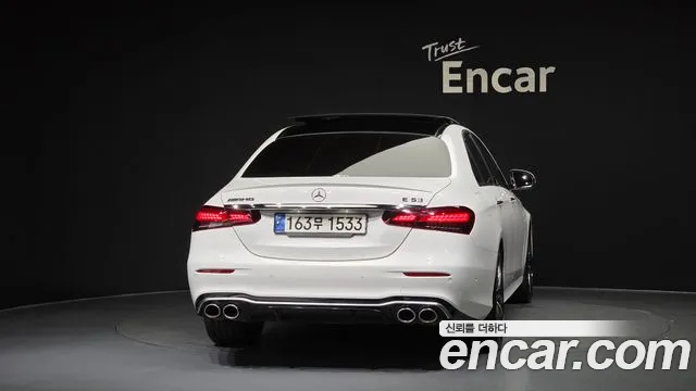 Mercedes-Benz E-Class — Фото автомобиля 4