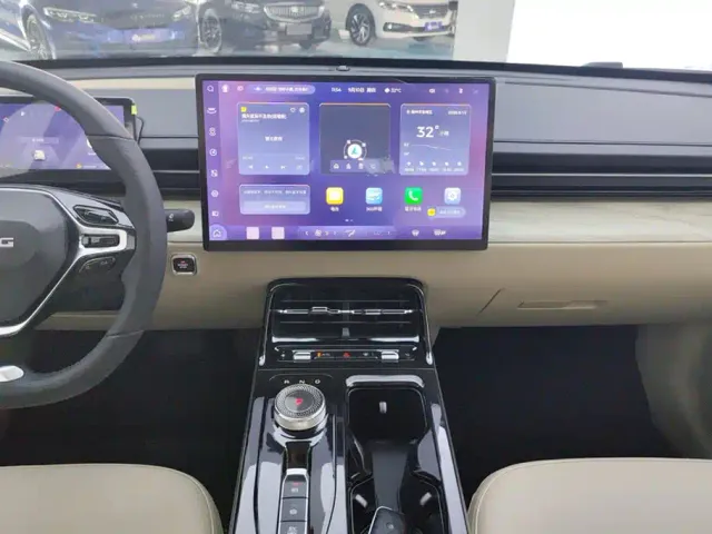 Wuling Starlight — Фото автомобиля 13