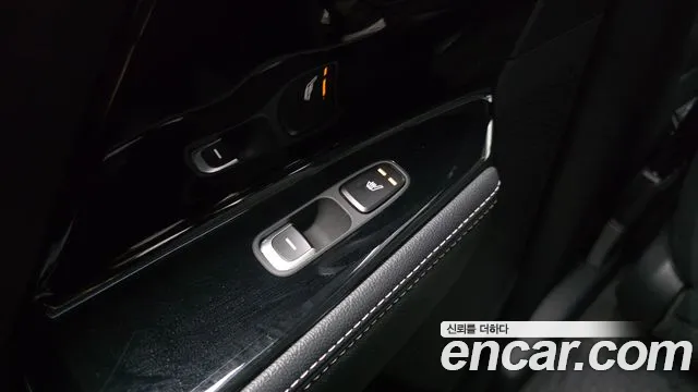 Kia Niro — Фото автомобиля 19