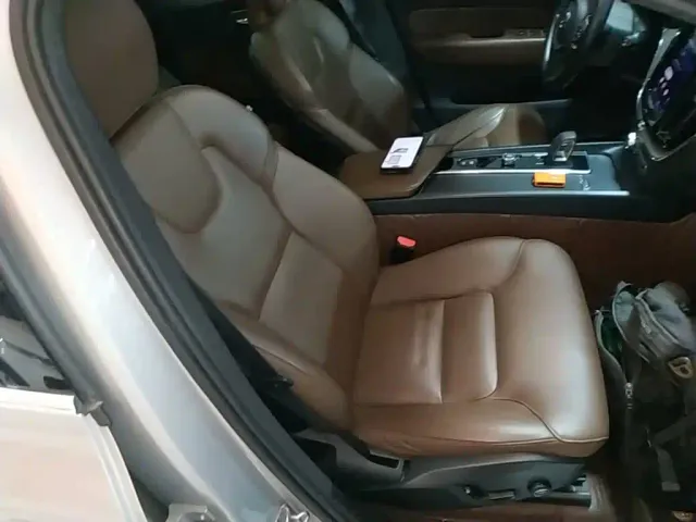 Volvo XC60 — Фото автомобиля 24